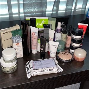 Miscellaneous makeup sample bundle!